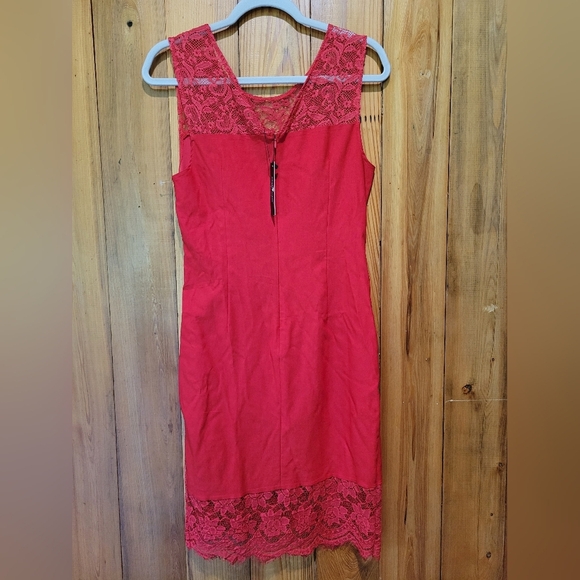 Elegant Red Lace Wedding Dress - Picture 7 of 12